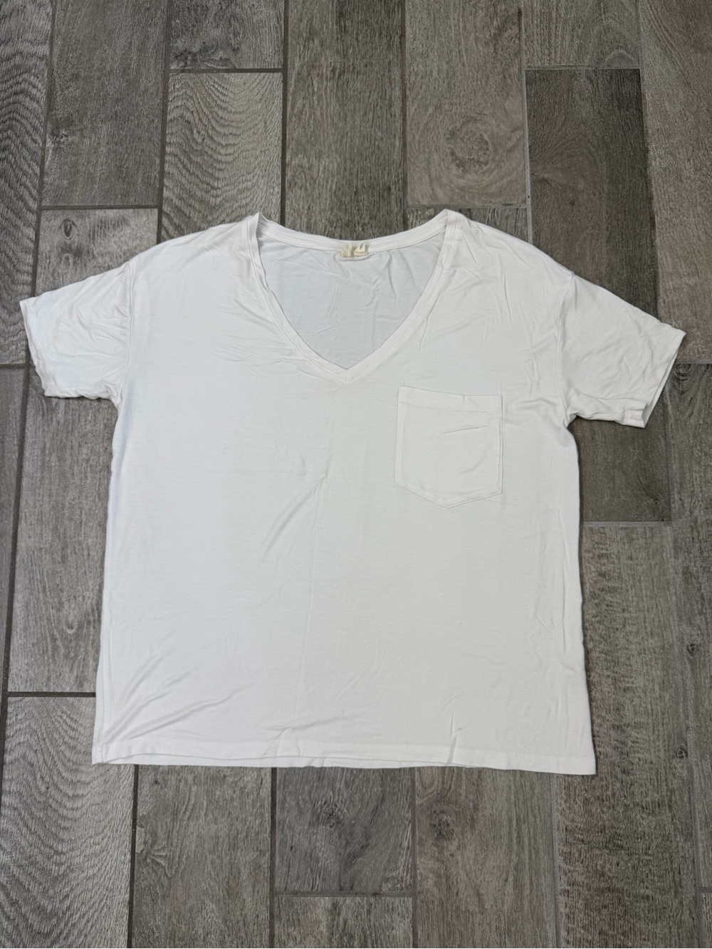 Kyte BABY Women's White Short Sleeve V-Neck Pocket Tee